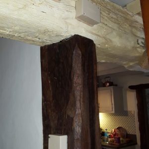 detec-bois société de traitement des termites au pays basque installe des pièges anti-termites à Itxassou dans une maison