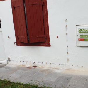 dtec-bois réalise le traitement des remontées d'humidité dans une maison à Arcangues au Pays basque