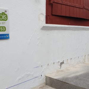 dtec-bois réalise le traitement des remontées d'humidité dans une maison à Arcangues au Pays basque