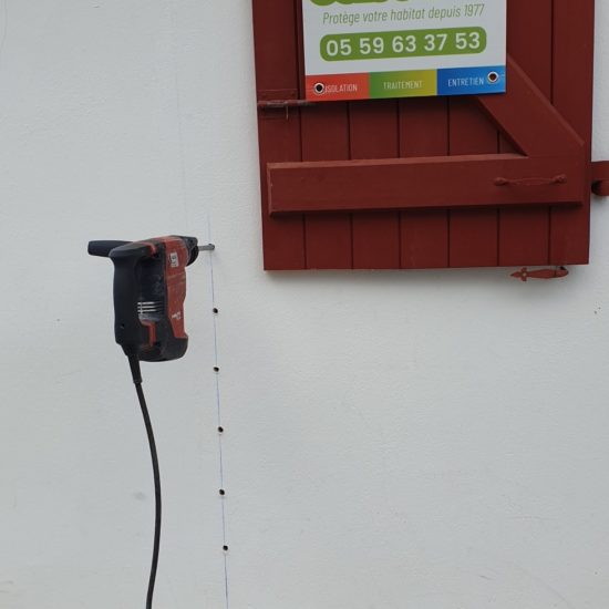 dtec-bois réalise le traitement des remontées d'humidité dans une maison à Arcangues au Pays basque