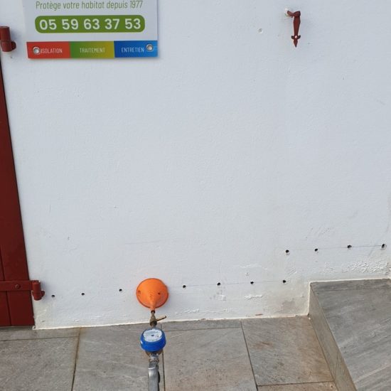 dtec-bois réalise le traitement des remontées d'humidité dans une maison à Arcangues au Pays basque