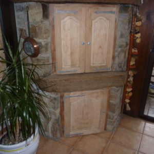 Décapage de portes de placard en bois