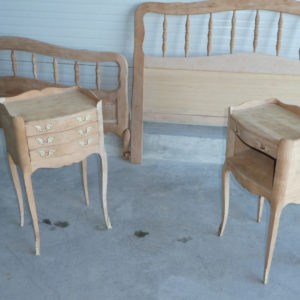 Sablage de petits meubles en bois